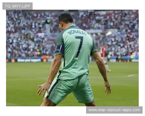 C罗深夜训练被拍到独自加练，状态恐怖回归